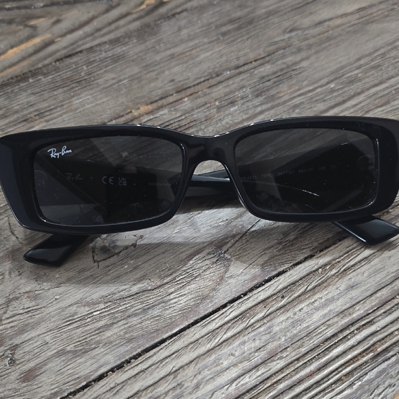 Ray-Ban Accessories - Ray-Ban Sleek Black Sunglasses